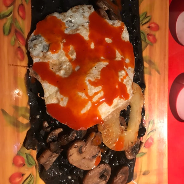 Снимок сделан в Lola&#39;s Burrito &amp; Burger Joint пользователем Susie L. 2/17/2018