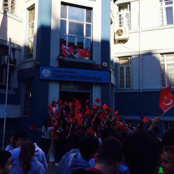 Das Foto wurde bei Gazi Ortaokulu von Müge K. am 10/29/2015 aufgenommen