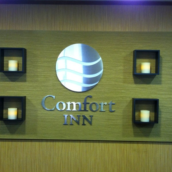 Photo taken at Comfort Inn by Lindsay L. on 3/6/2013