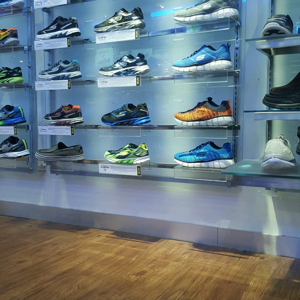Skechers top mid valley
