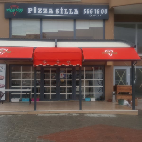 Photo taken at Pizza Silla by Meryem D. on 2/13/2018