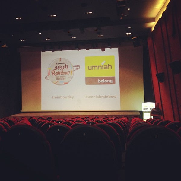 รูปภาพถ่ายที่ Rainbow Theater โดย Umniah เมื่อ 3/29/2013