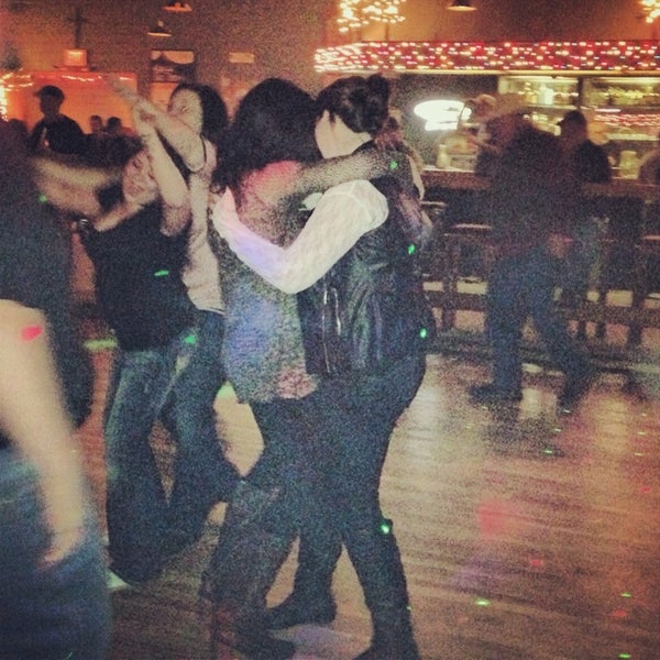 CW Scooters Club nocturno en Enid