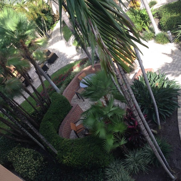10/25/2013 tarihinde Katrina C.ziyaretçi tarafından Courtyard West Palm Beach'de çekilen fotoğraf