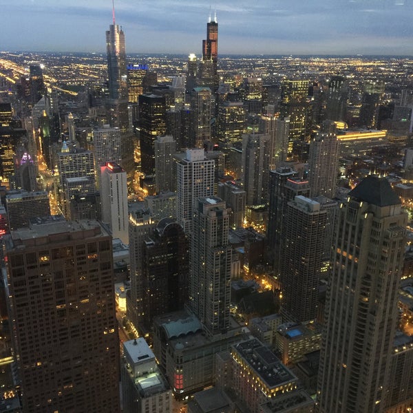 5/18/2016 tarihinde Önderziyaretçi tarafından 360 CHICAGO'de çekilen fotoğraf