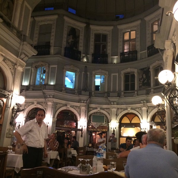 Foto diambil di Seviç Restoran oleh Tolunay B. pada 8/23/2016