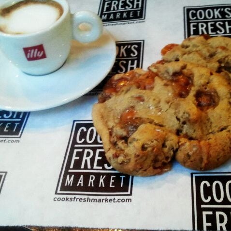 Foto tirada no(a) Cook&#39;s Fresh Market por Cook&#39;s Fresh Market em 3/27/2014