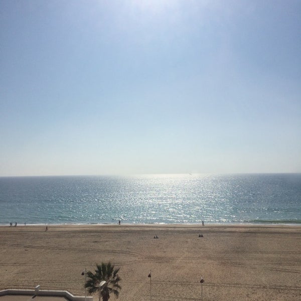 Das Foto wurde bei Hotel Cádiz Paseo del Mar - Affiliated by Meliá von Yılmaz am 3/21/2014 aufgenommen
