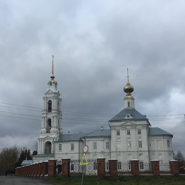 Кафе на набережной буй
