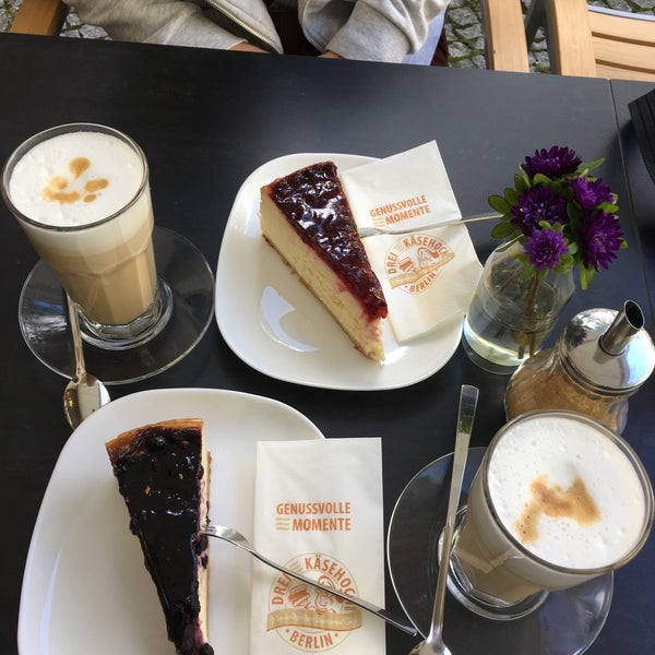 Good coffee and tasty cheesecake with home taste👍