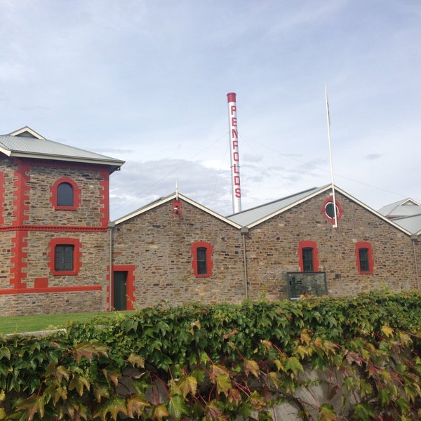 Das Foto wurde bei Penfolds Magill Estate Cellar Door &amp; Restaurant von Vanessa H. am 5/3/2013 aufgenommen