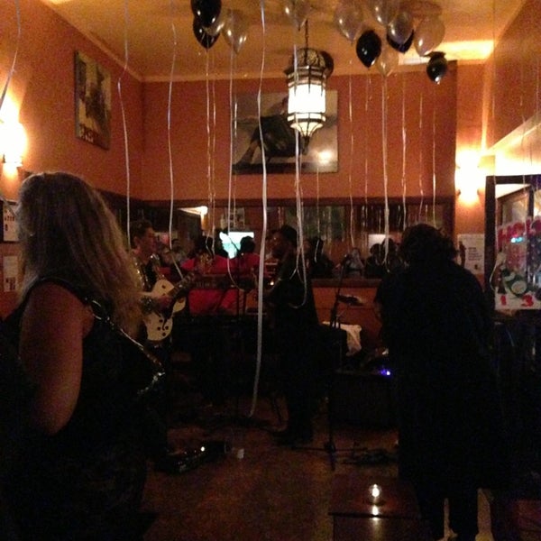 Foto tirada no(a) Dell&#39;uva Wine Bar &amp; Cafe por Vanessa H. em 1/1/2013