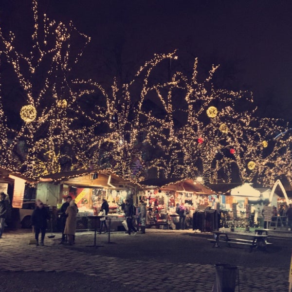 Foto diambil di Karácsonyi Vásár | Christmas Fair oleh Wael pada 12/19/2019