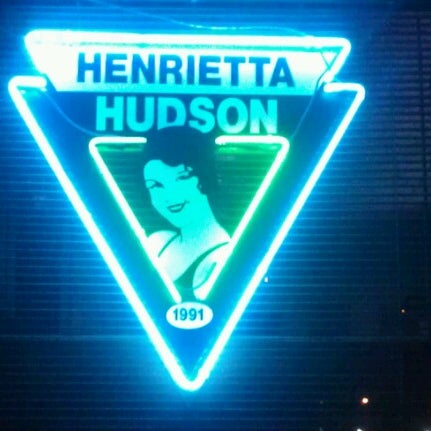 9/17/2012にCamille B.がHenrietta Hudson Bar &amp; Girlで撮った写真