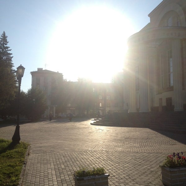 Das Foto wurde bei Место принятия решений von Evgeniya L. am 8/23/2013 aufgenommen