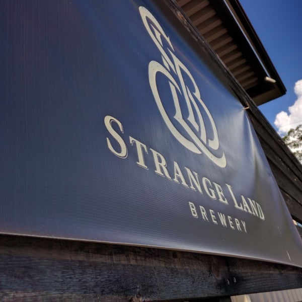 6/10/2016にBrandon K.がStrange Land Breweryで撮った写真