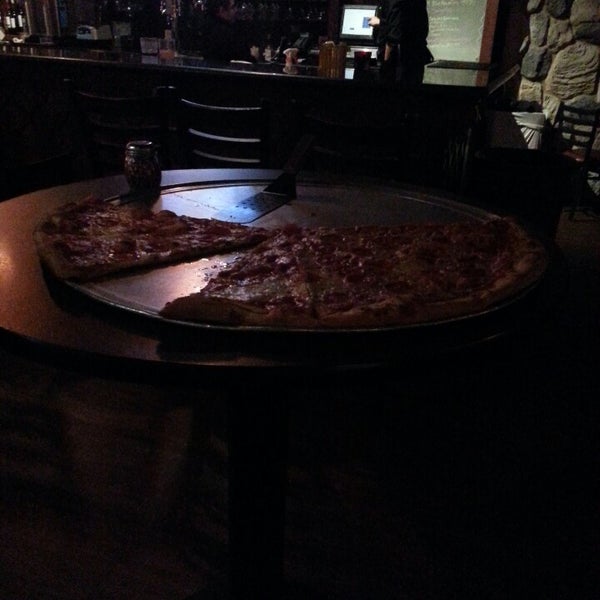 Снимок сделан в Russo&#39;s New York Pizzeria пользователем stephanie c. 9/16/2013