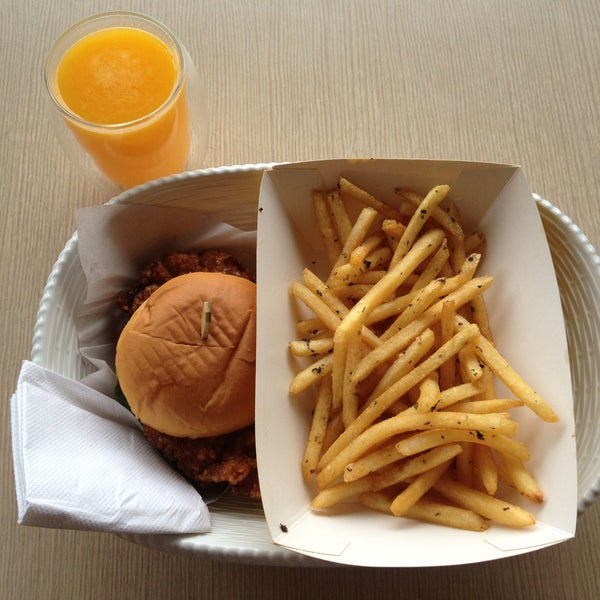 5/14/2013にBrendaがOmakase Burgerで撮った写真