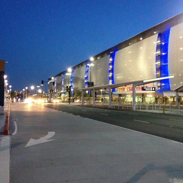 รูปภาพถ่ายที่ San Jose Mineta International Airport (SJC) โดย Jesus P. เมื่อ 4/19/2013