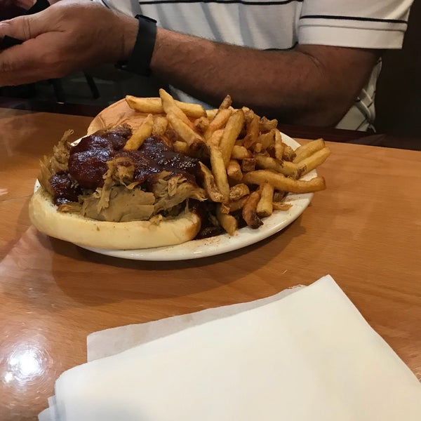 Photo taken at Marlowe&#39;s Ribs &amp; Restaurant by Meg A. on 8/30/2018