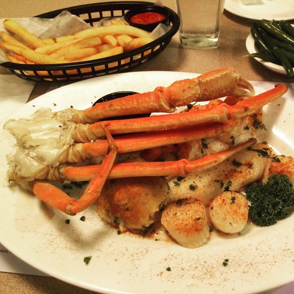 Photo taken at DiNardo&#39;s Famous Seafood by Maria M. on 9/14/2015