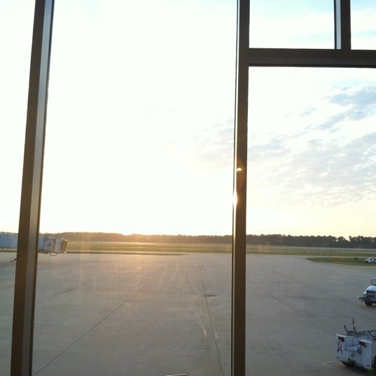 Снимок сделан в Newport News/Williamsburg International Airport (PHF) пользователем Amy B. 9/27/2012
