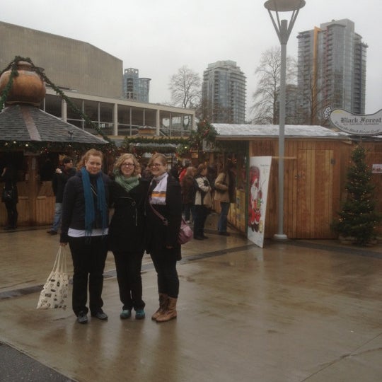 Foto tirada no(a) Vancouver Christmas Market por Bill M. em 12/10/2012