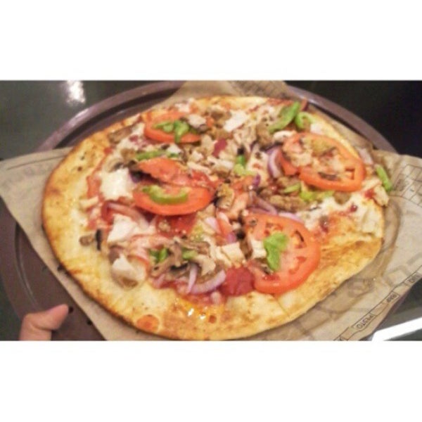 Foto tirada no(a) Pieology Pizzeria por Lynne N. em 8/20/2013