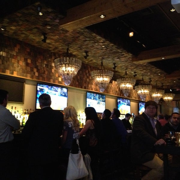 Foto tirada no(a) Grey Bar &amp; Restaurant por Tone Loc C. em 5/2/2013