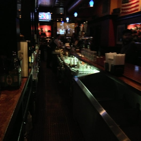 3/2/2013에 Rob A.님이 Eamonn&#39;s Bar &amp; Grill에서 찍은 사진