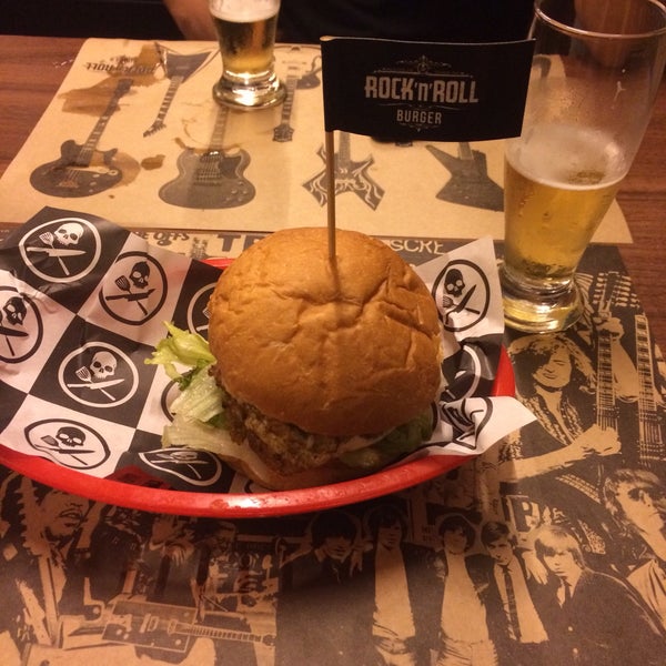 Foto tirada no(a) Rock &#39;n&#39; Roll Burger por Lissa V. em 2/27/2017