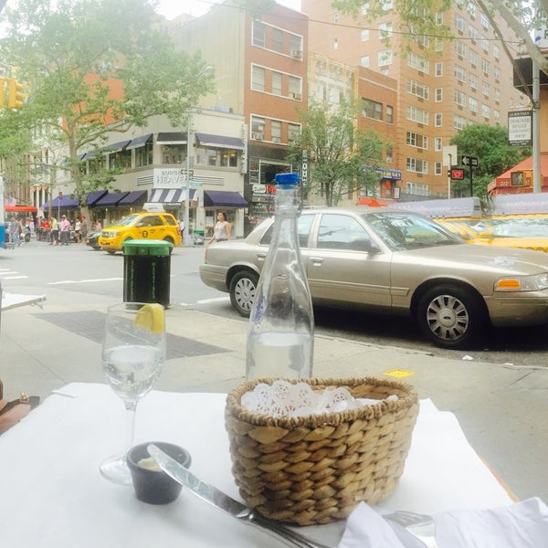 6/25/2015 tarihinde Philip S.ziyaretçi tarafından Mon Petit Café'de çekilen fotoğraf