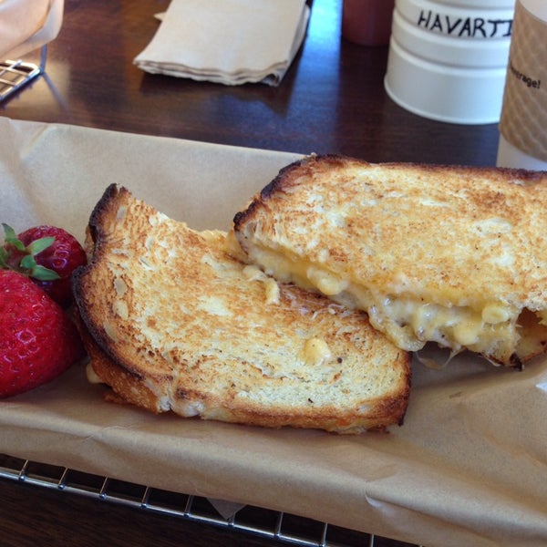 Photo taken at The American Grilled Cheese Kitchen by Rodney B. on 8/31/2013
