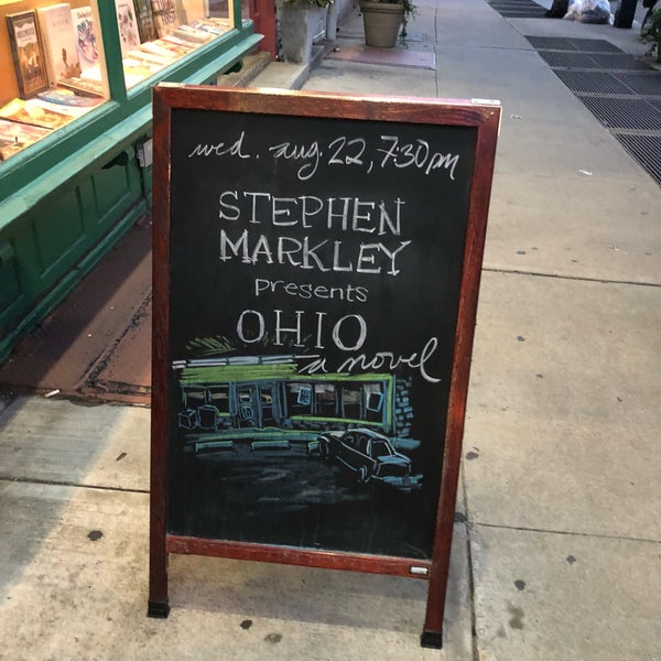 Photo taken at Greenlight Bookstore by Harlan E. on 8/23/2018