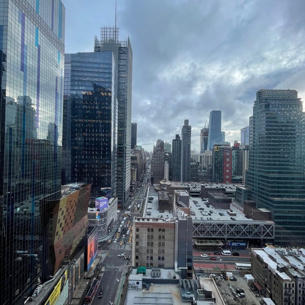 รูปภาพถ่ายที่ InterContinental New York Times Square โดย Harlan E. เมื่อ 9/22/2021