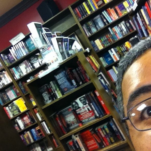 Photo taken at Murder On The Beach Bookstore by Carlos R. on 11/7/2013