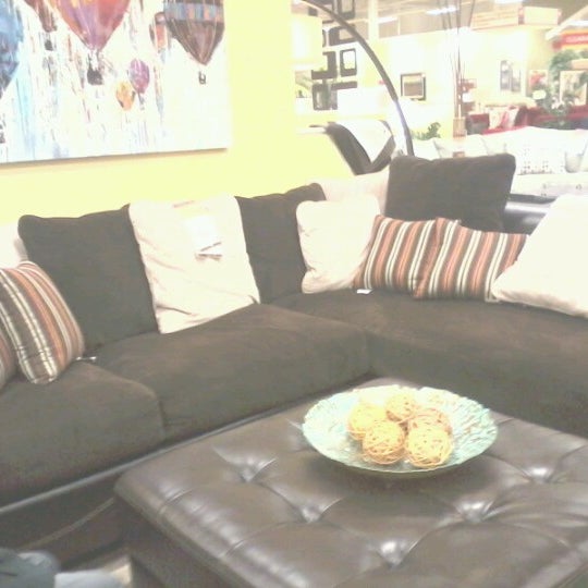 Photo taken at Homemakers Furniture by Lindsay G. on 10/27/2012