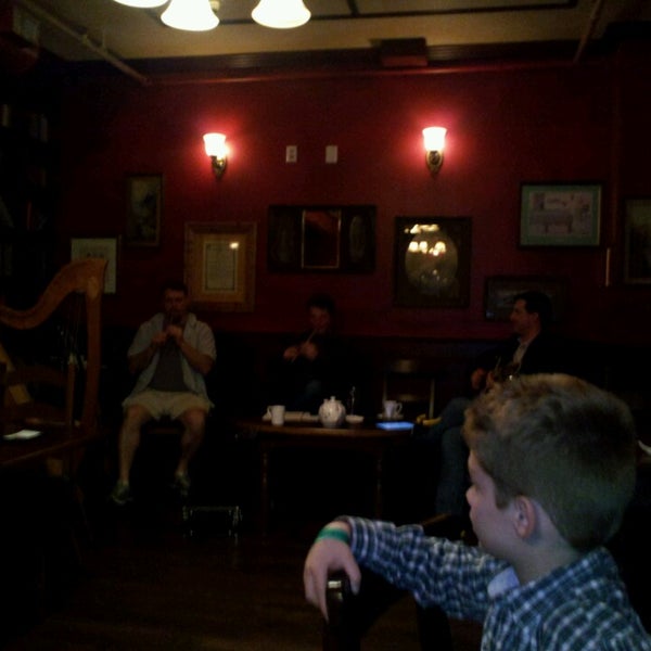 Foto tirada no(a) Catherine Rooney&#39;s Irish Pub por Kara B. em 11/3/2013