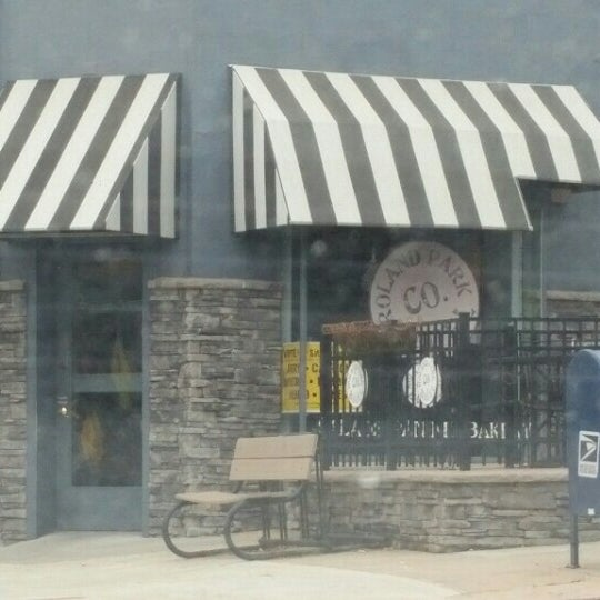 Photo taken at Roland Park Bagel Co. by Ali on 4/27/2016