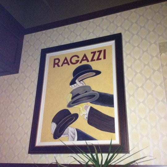 Foto scattata a Ragazzi Italian Restaurant da Sarah Lynn K. il 9/30/2012