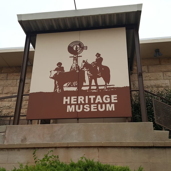 В сингапуре фото здания. Heritage museum. Музей наследия хальсы в индии. Гонконгский музей культурного наследия. Национальный музей ковбоев и западного наследия.