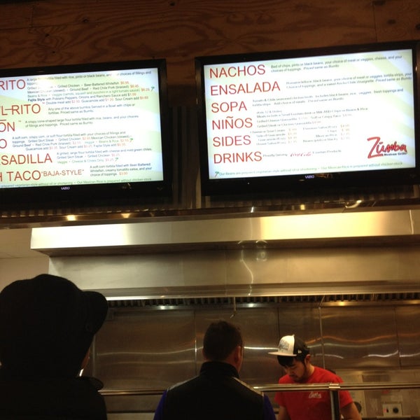 รูปภาพถ่ายที่ Zúmba Mexican Grille โดย Karen B. เมื่อ 11/25/2013