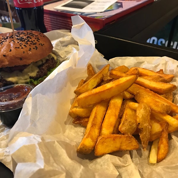 Big and tasty burgers 🍔 Fries with BBQ sauce and local lemonade are great addition to them. The place is small but cozy