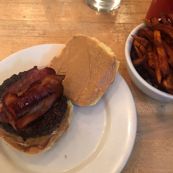 A legendary burger joint in East Village. Peanut butter and bacon (PB&B) is a kind of local special here. Try anything, you won’t regret.
