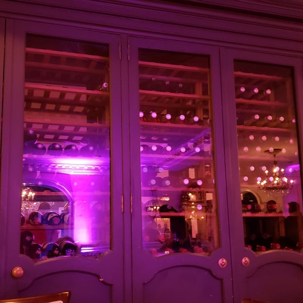 Foto diambil di Broussard&#39;s Restaurant &amp; Courtyard oleh Jason T. pada 9/22/2019