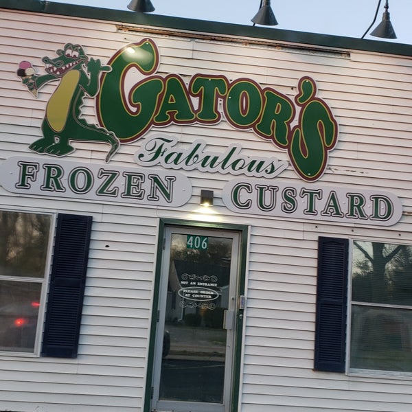 Foto diambil di Gator&#39;s Frozen Custard oleh Jason T. pada 4/15/2019