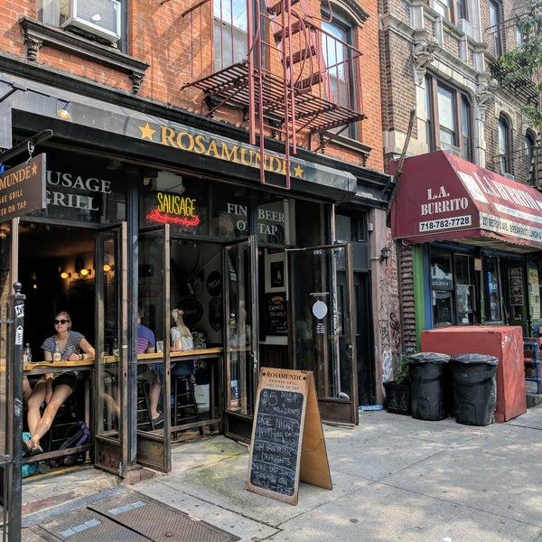 8/19/2017 tarihinde Brooks R.ziyaretçi tarafından Rosamunde Sausage Grill'de çekilen fotoğraf