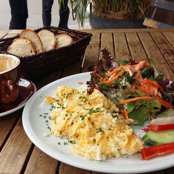 Great coffee, scrambled eggs. Nice place :)