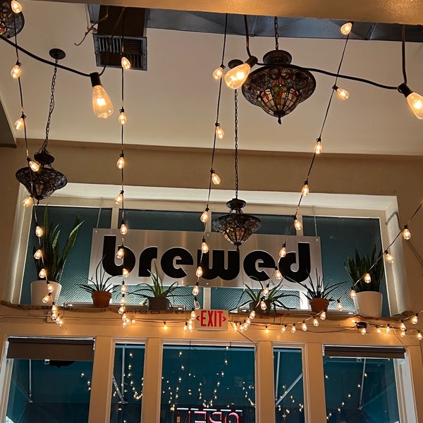 2/8/2022 tarihinde Courtney M.ziyaretçi tarafından Brewed Cafe and Pub'de çekilen fotoğraf