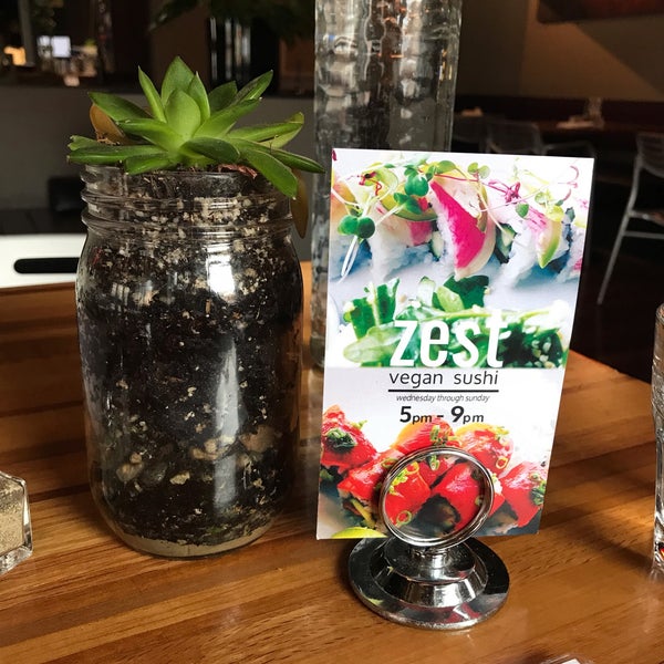 2/5/2019 tarihinde Courtney M.ziyaretçi tarafından Zest Kitchen &amp; Bar'de çekilen fotoğraf
